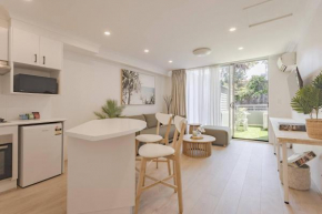 Luxurious Manly Retreat with Beachside Bliss, Sydney